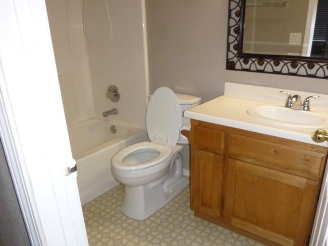 Building Photo - 3 bedroom house in Wheatland