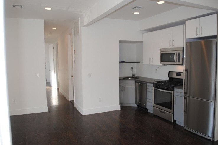 Foto principal - 3021 Tilden Ave