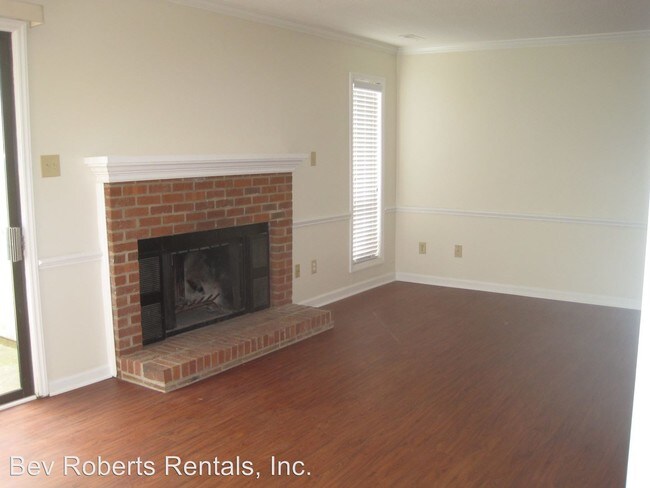 Foto del edificio - 111 Charter Oaks Cir