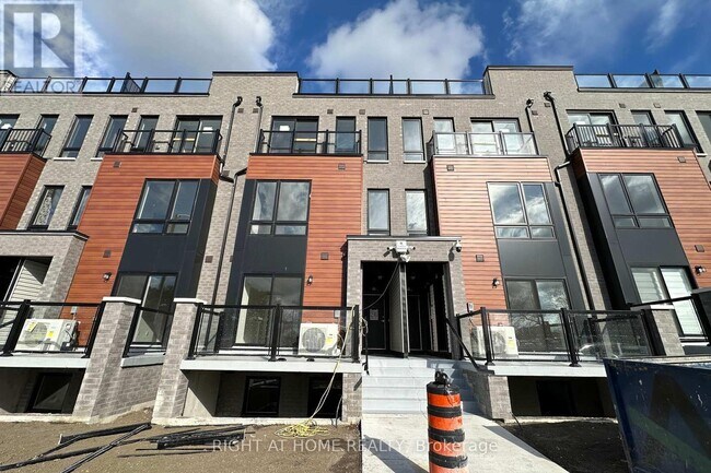 Photo du bâtiment - 165-165 Tapscott Rd