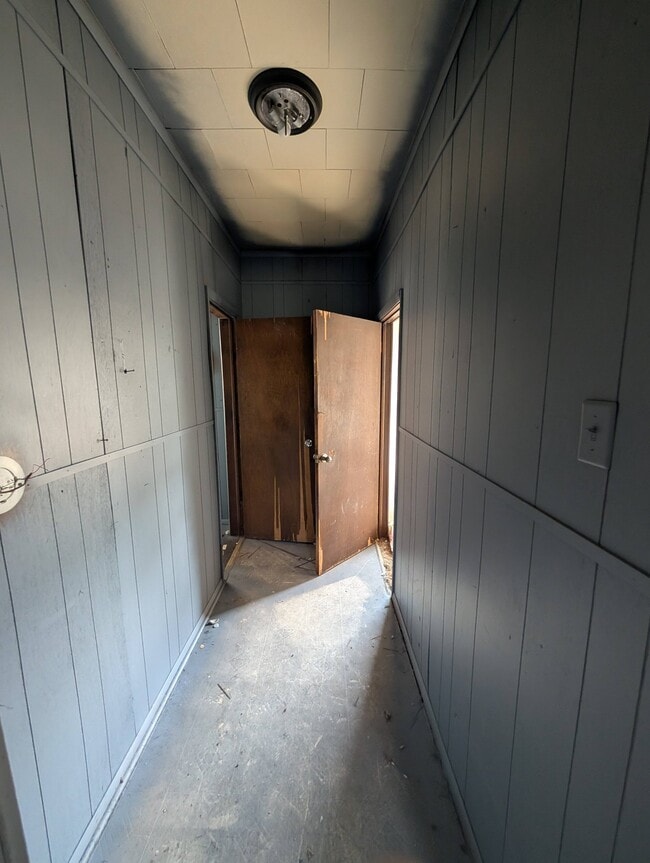Building Photo - 422 S Louisa St