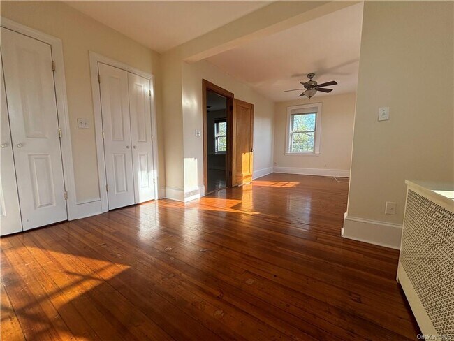 Foto del edificio - 837 White Plains Rd