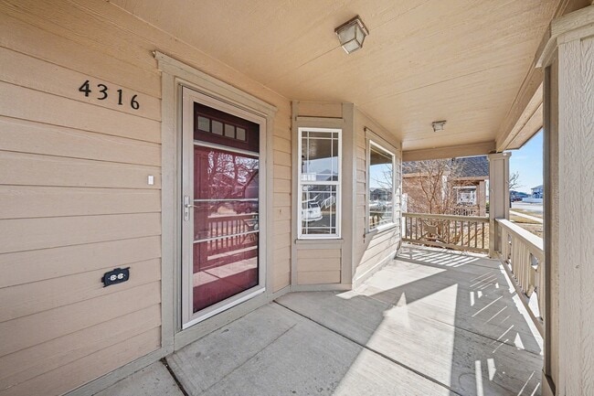 Foto del edificio - 4316 Paintbrush Dr