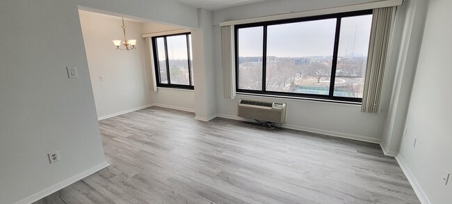 Dining - 3601 Wisconsin Ave NW