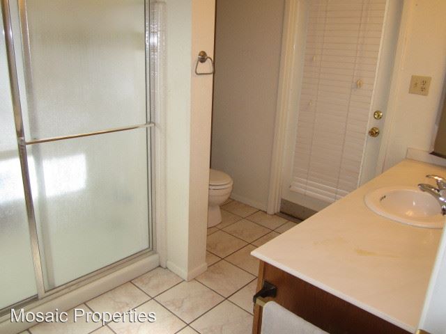 Building Photo - 2802 W Rosewood Dr