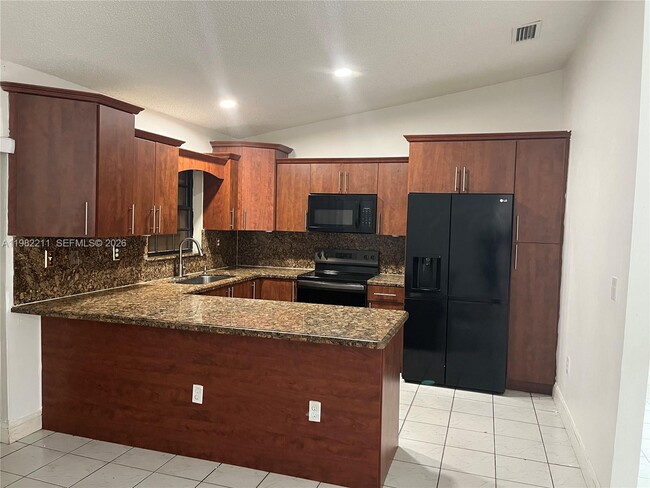 Foto del edificio - 13485 SW 28th St