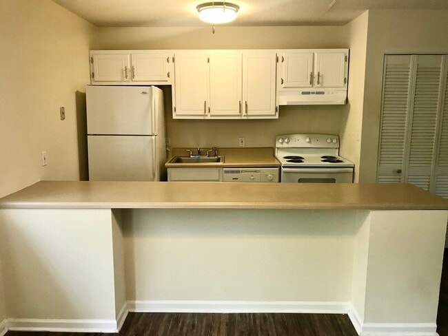 Building Photo - 1418 Riverview Rd