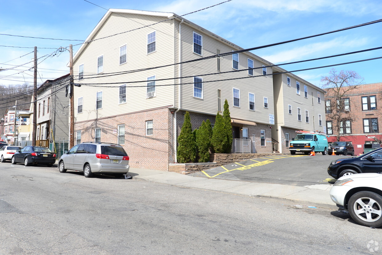 31-41 Mary St, Paterson, NJ 07503 - Apartments in Paterson, NJ ...