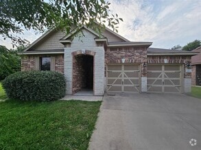 Building Photo - 2504 St James Pl