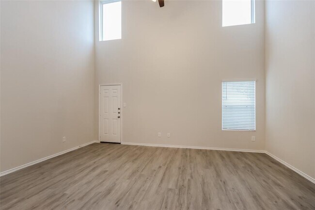 Building Photo - 15255 Estrella Rd W
