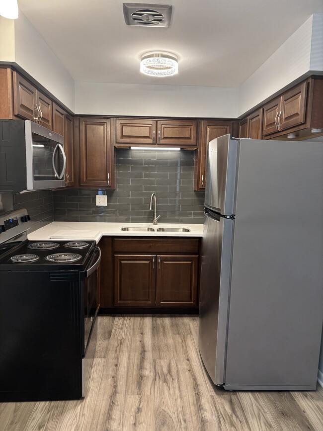 Photo - 7232 Randolph St Apartment