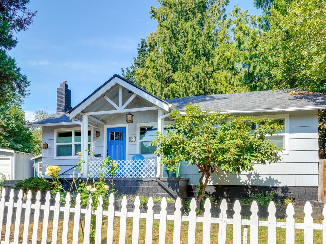 Primary Photo - 7421 S Miles Pl