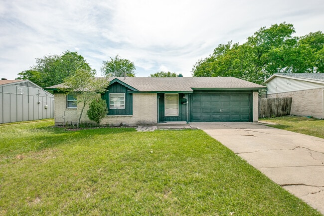 Building Photo - 209 Wake Dr