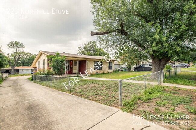 Foto del edificio - 223 Northill Dr