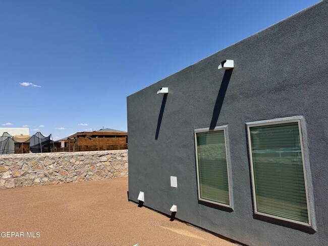 Building Photo - 10126 Javelina Bush