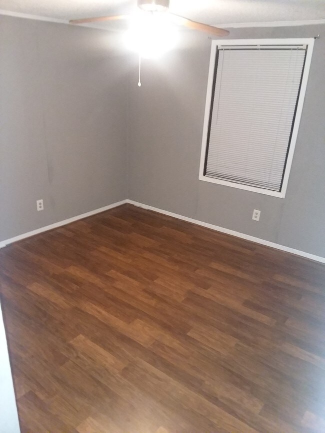 Building Photo - Konigsburg Red Deer, LLC