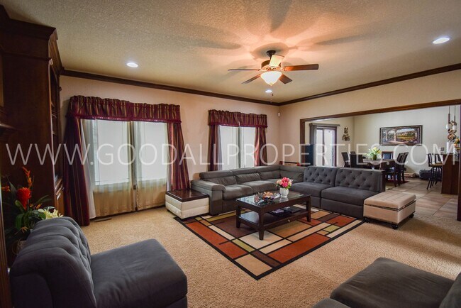 Foto del edificio - 4 Bedroom 3.5 Bath in West Des Moines/3 Ca...
