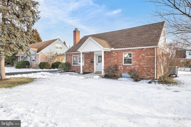 Building Photo - 421 Appletree Rd