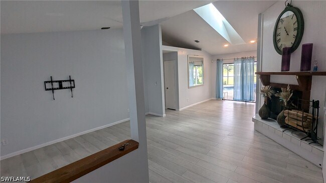 Foto del edificio - 3810 24th Ave NE