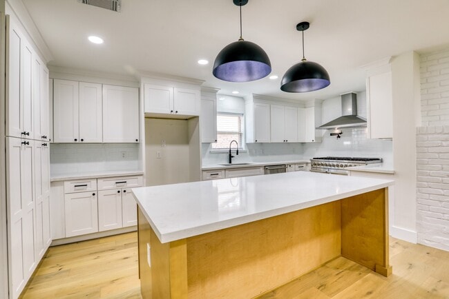 Building Photo - 2519 Parana Dr