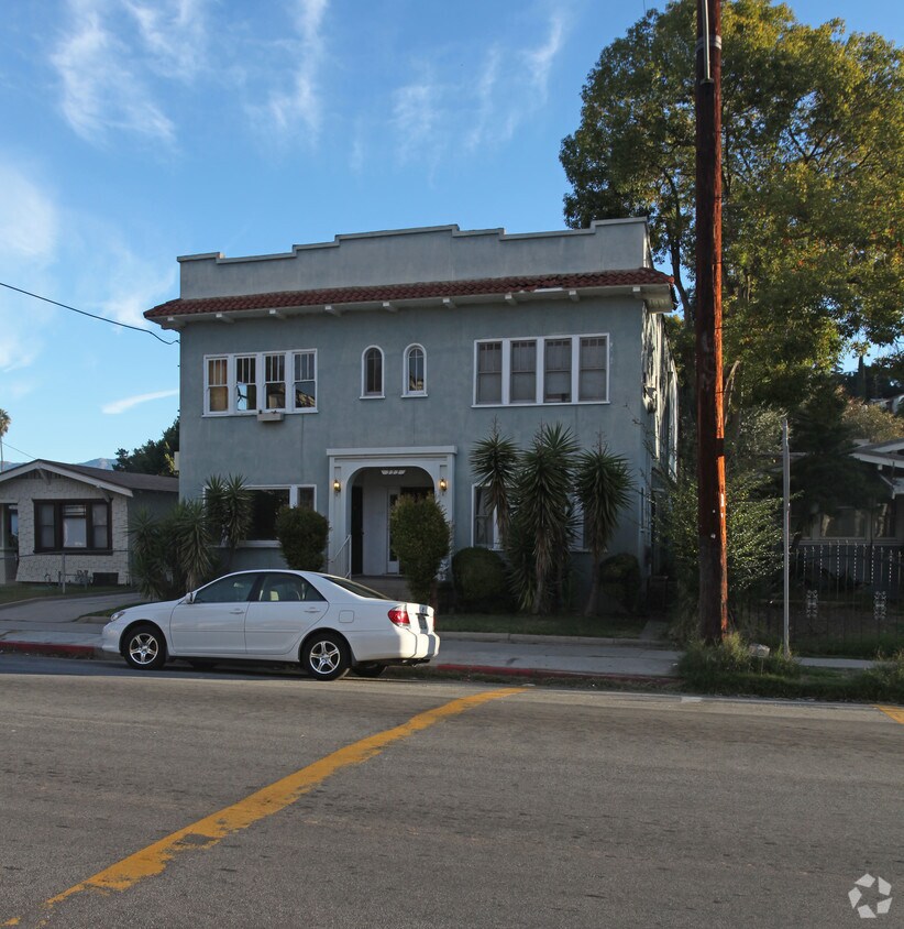 Building Photo - 333 Avenue 61