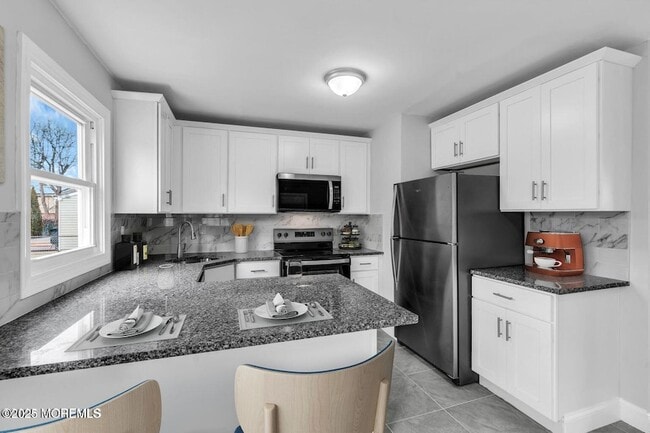 Building Photo - 382 Dogwood Dr