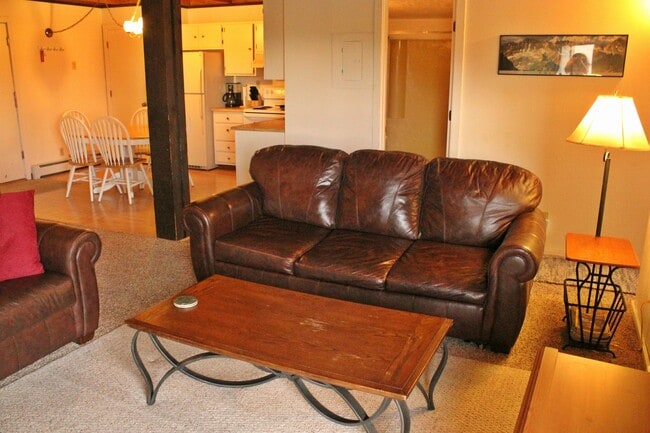 Building Photo - Treehouse Condo- 2 Bedroom/2 Bath Unit wit...