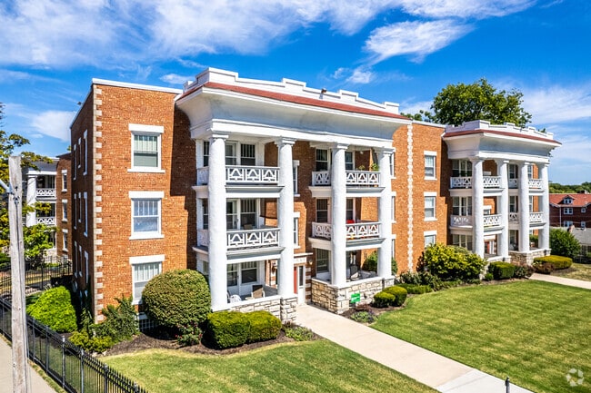 Building Photo - Vanderbilt Place