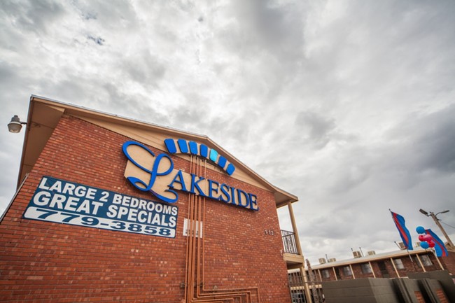 Building Photo - Lakeside Apartments