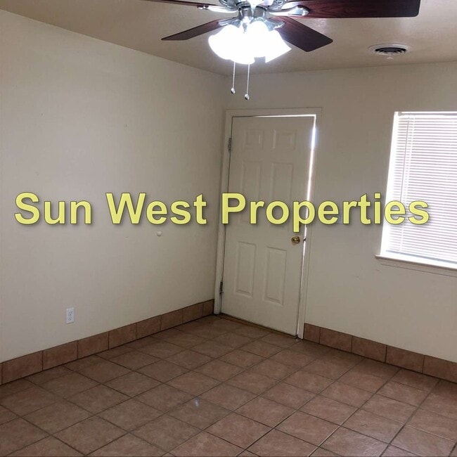 Building Photo - 820 Vine Ave