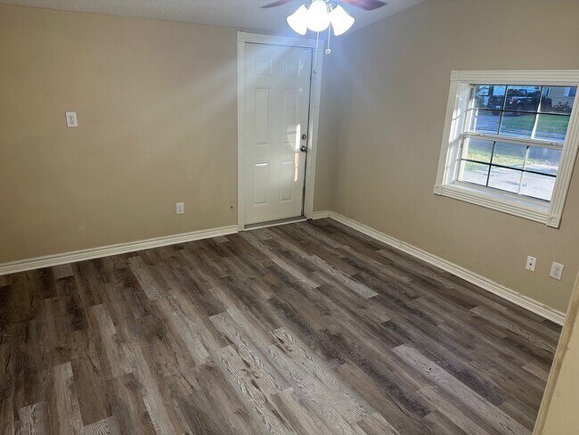 Foto del edificio - 324 Azalea St