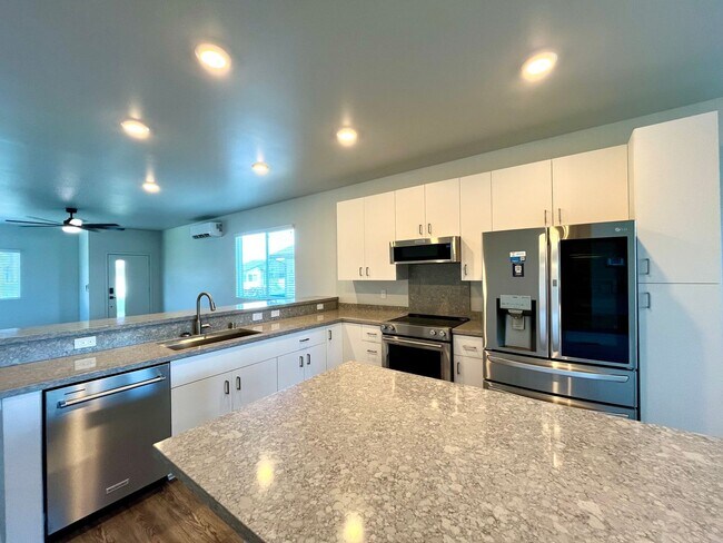 Foto del edificio - Hoopili: 4 bed, 2.5 Bath House with 2 Car ...