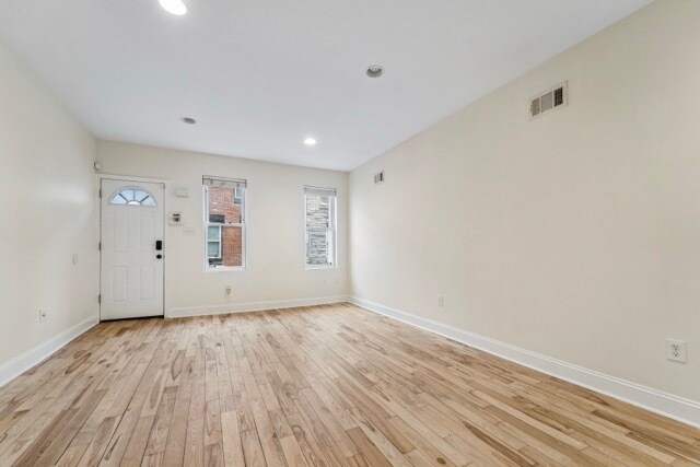 Foto del edificio - 2117 Titan St