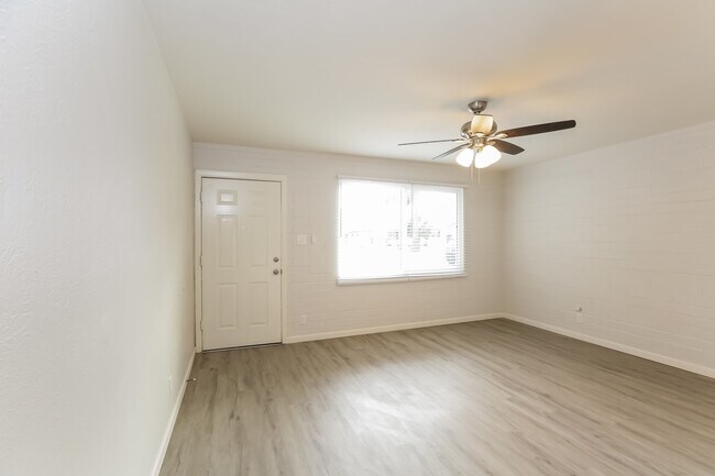 Foto del edificio - 1248 N 78Th St