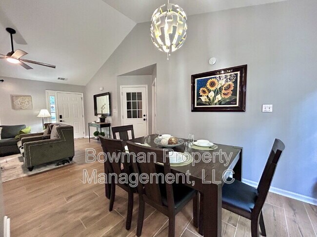 Building Photo - 255 Camelot Dr