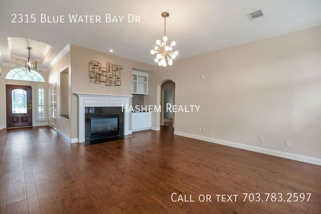 Building Photo - 2315 Blue Water Bay Dr