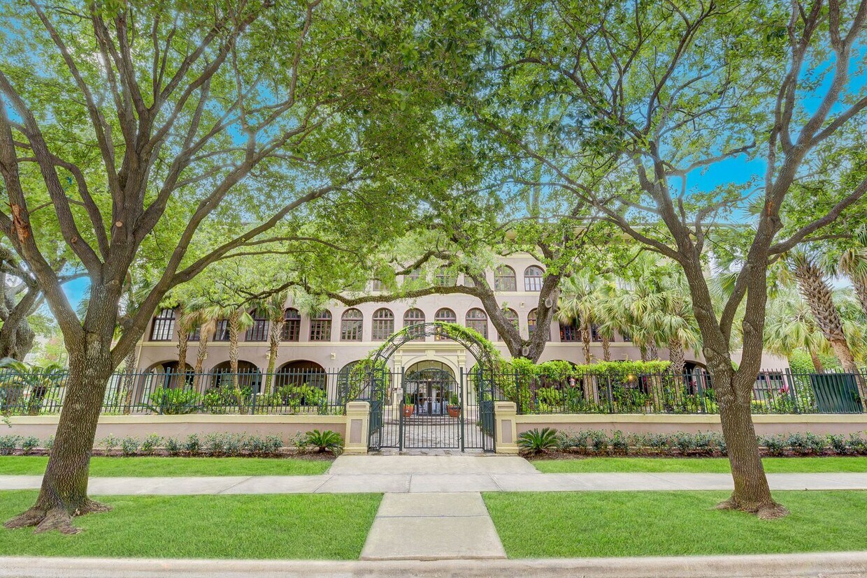Primary Photo - Exceptional 1 bed/1bath loft-style unit in...