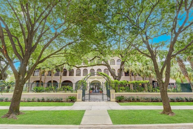 Exceptional 1 bed/1bath loft-style unit in... - Exceptional 1 bed/1bath loft-style unit in...