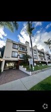 Building Photo - Whitsett Apartments