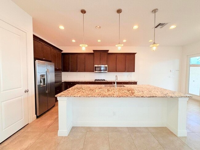 Foto del edificio - 2074 Dickens Terrace