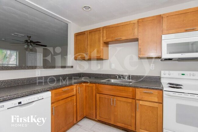 Building Photo - 1524 NE 31st Ct