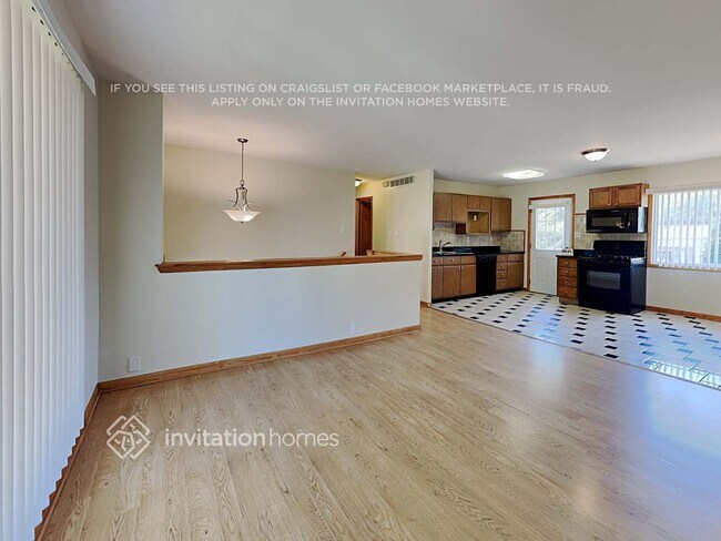 Foto del edificio - 327 Hemlock Ave