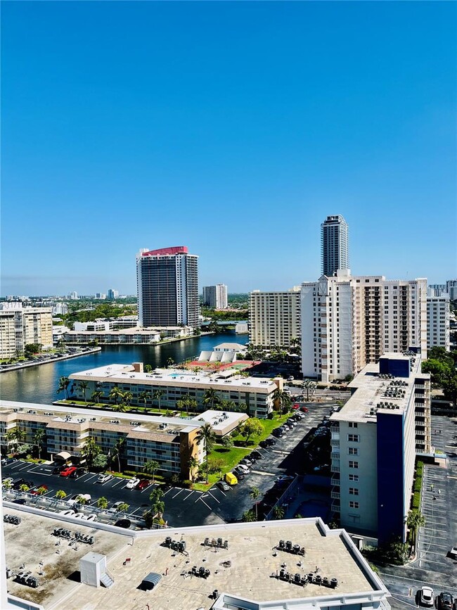 Foto del edificio - 1945 S Ocean Dr