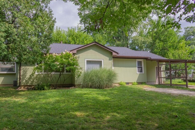 Building Photo - 214 S Hillsdale Ct