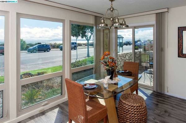Alameda Beach Condo (Furniture NOT included) - 1825 Shoreline Dr