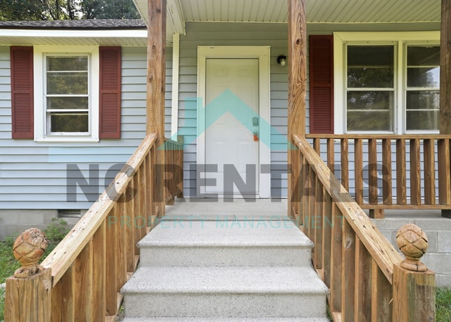 Building Photo - 141 Marthas Ln-