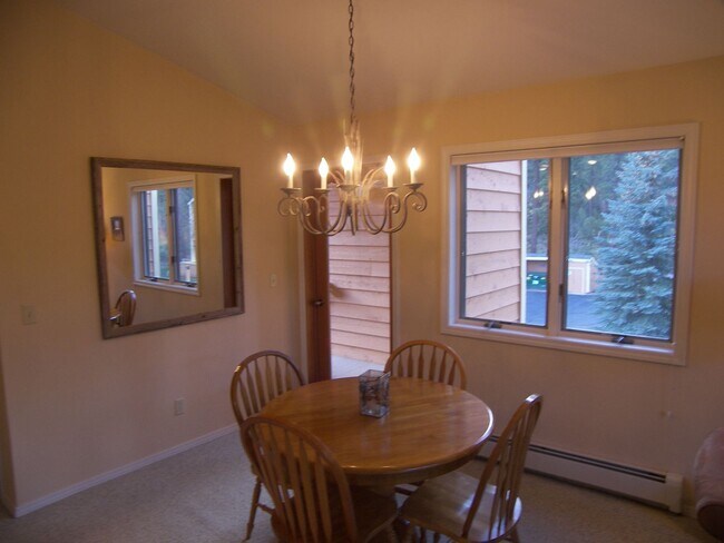Foto del edificio - 1 Bedroom in McCloud!  2 Blocks from Incline Beach!