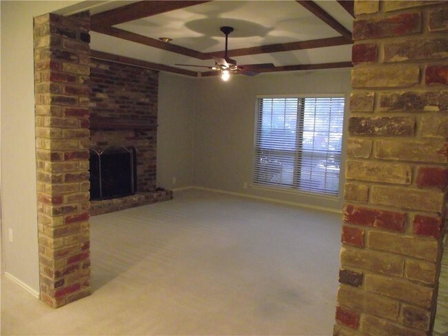 Building Photo - 2424 Bengal Ln