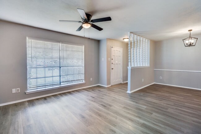 Foto del edificio - WANTED: Fresh & Newly Renovated Duplex • R...
