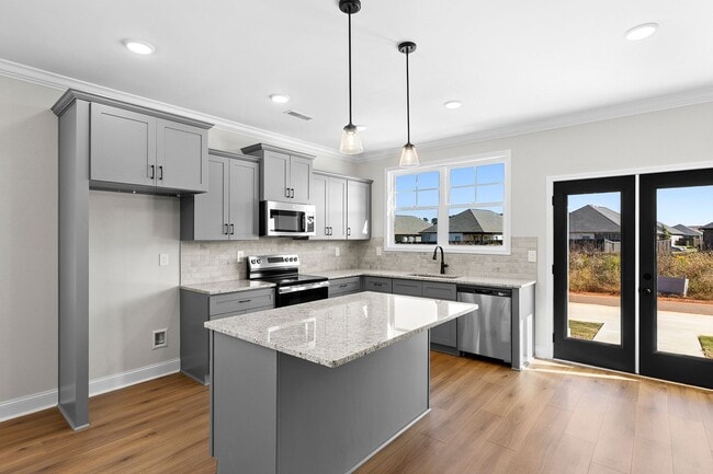 Foto del edificio - 241 Susan Lynn Dr